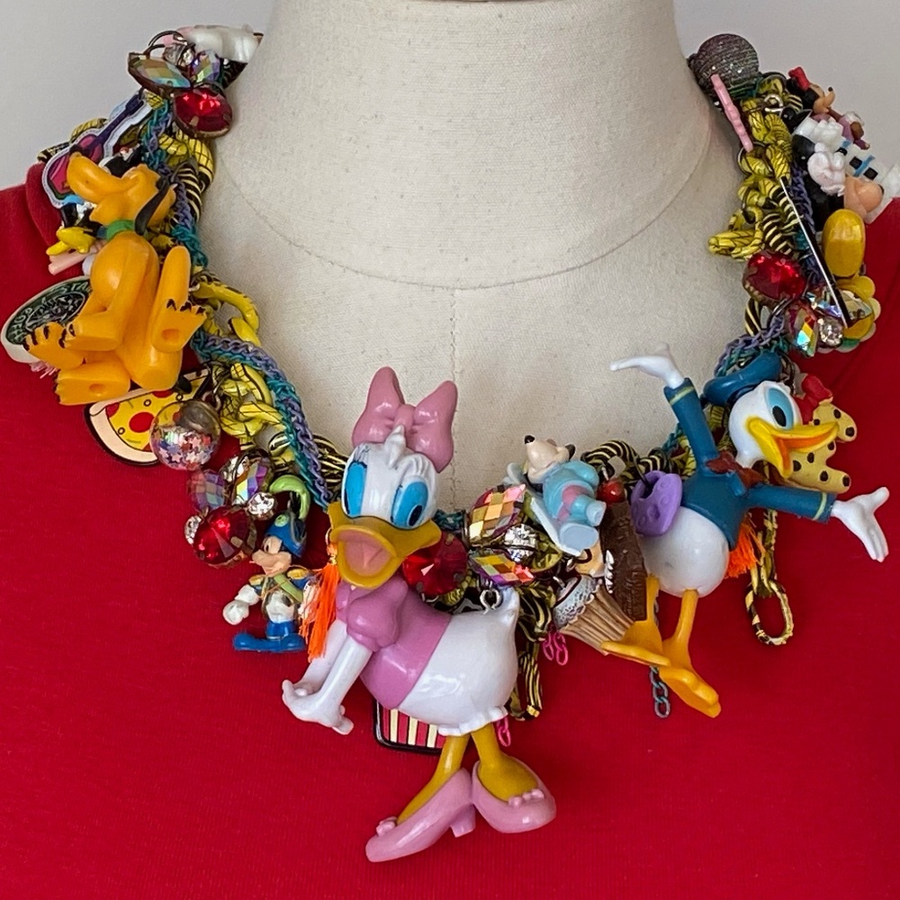 Darling Daisy Duck Necklace
